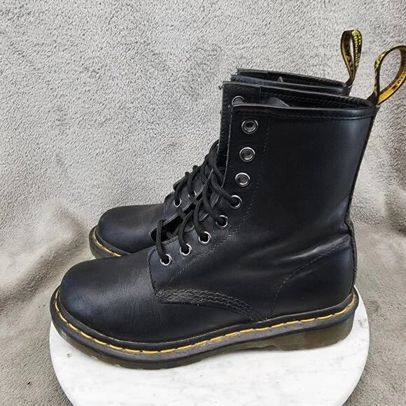 Dr Martens Lace Up Shoes Ladies Size 7 Like New Black s-l400.jpg main image 4